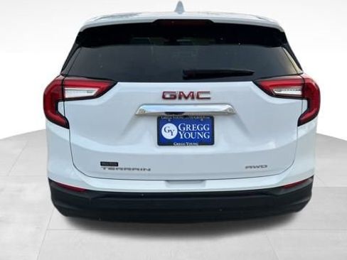 Used 2024 GMC Terrain SLE image 7