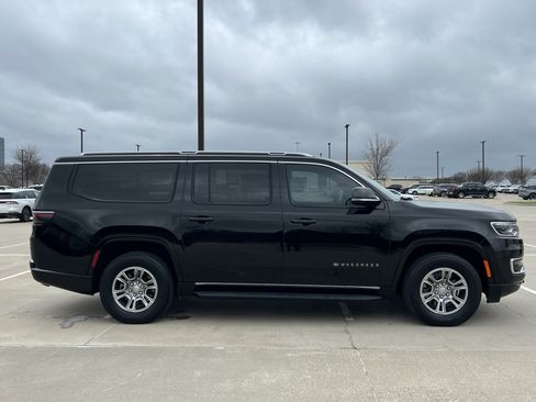 Used 2023 Jeep Wagoneer L 4WD w/ Rear Seat Video Group 1 image 10