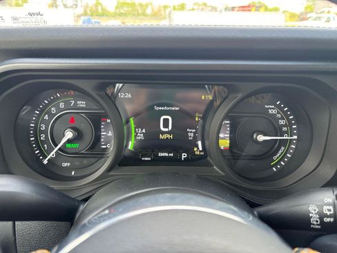 Used 2024 Jeep Wrangler Unlimited Sahara w/ Technology Group AWD/4WD image 19