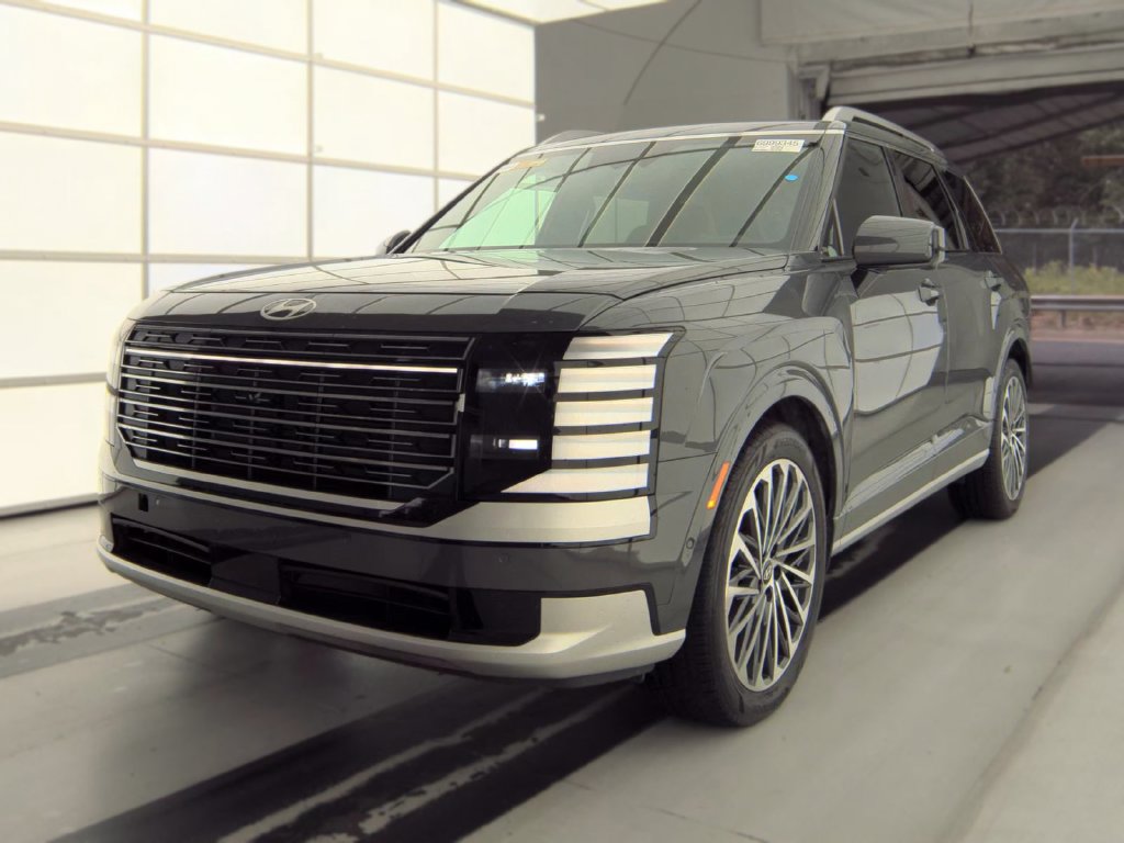 Used 2026 Hyundai Palisade Calligraphy FWD image 2