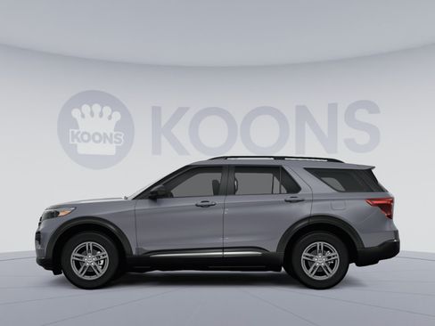 Used 2024 Ford Explorer XLT w/ Equipment Group 202A AWD/4WD image 2
