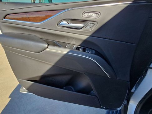 Used 2022 Cadillac Escalade Premium Luxury Platinum image 28