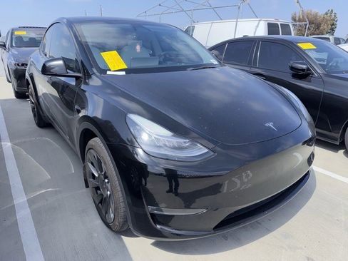 Used 2023 Tesla Model Y Long Range AWD/4WD image 3