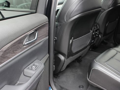 Used 2023 Jeep Grand Cherokee Limited image 14