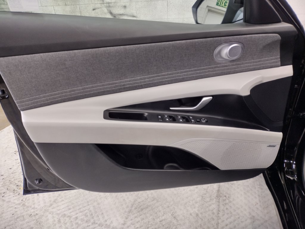 Certified 2024 Hyundai Elantra Limited FWD image 19