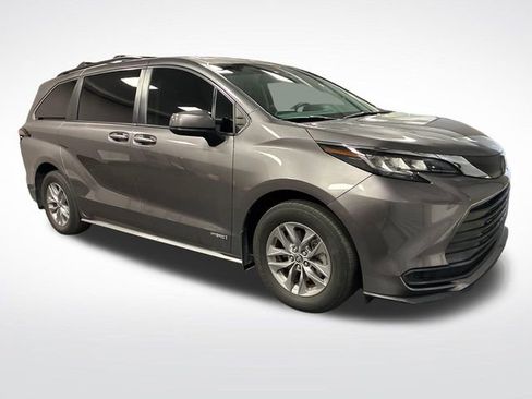 Used 2021 Toyota Sienna LE FWD image 7