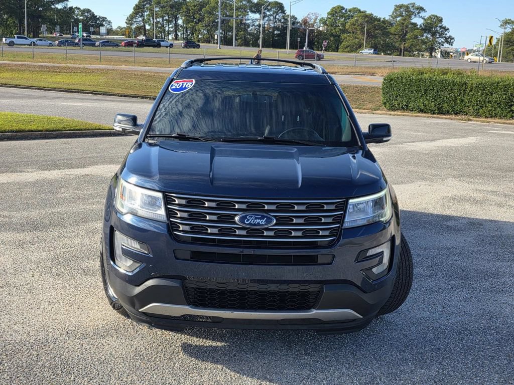 Used 2016 Ford Explorer XLT w/ Equipment Group 202A AWD/4WD image 2
