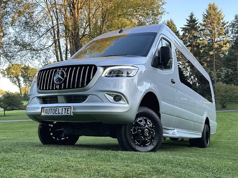 Used 2023 Mercedes-Benz Sprinter 3500 w/ Parking Package image 32