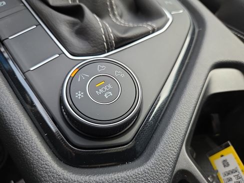 New 2026 Volkswagen Taos SEL AWD/4WD image 25