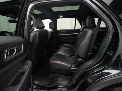 Used 2018 Ford Explorer XLT w/ Equipment Group 202A image 16