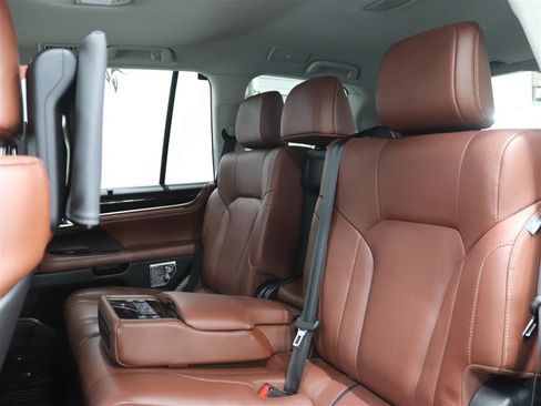 Used 2019 Lexus LX 570 4WD w/ Luxury Package image 19