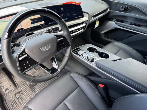New 2025 Cadillac Lyriq Luxury image 23