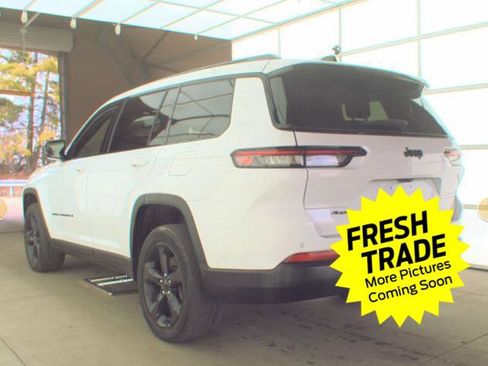Used 2023 Jeep Grand Cherokee L Laredo image 4