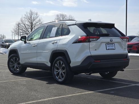 Used 2022 Toyota RAV4 XLE Premium image 16