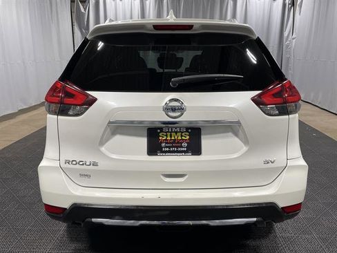Used 2018 Nissan Rogue SV image 12