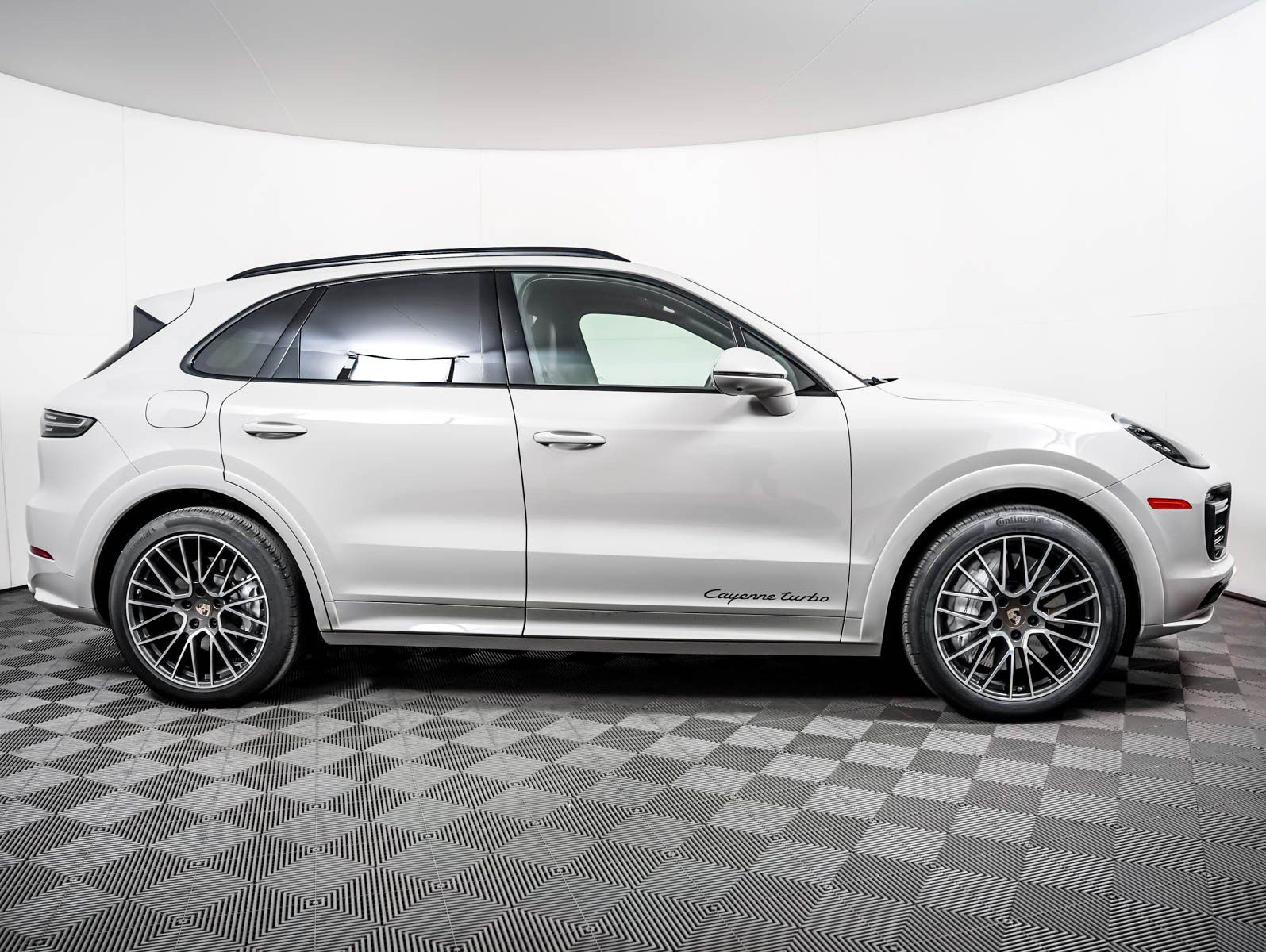 Certified 2023 Porsche Cayenne Turbo AWD/4WD image 9