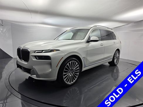 Used 2024 BMW X7 xDrive40i w/ Executive Package image 8