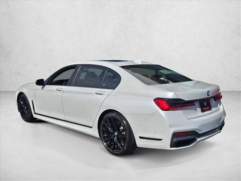 Used 2022 BMW 740i w/ M Sport Package image 8