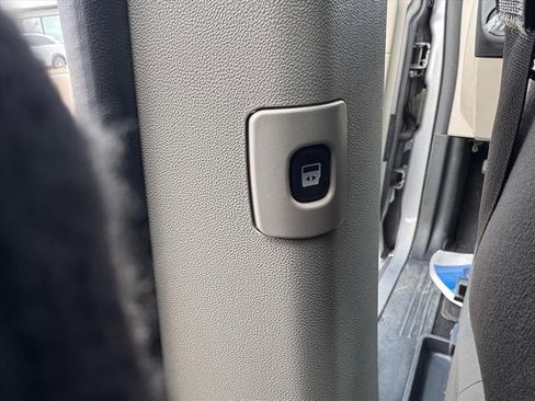 Used 2014 Dodge Grand Caravan SXT image 12