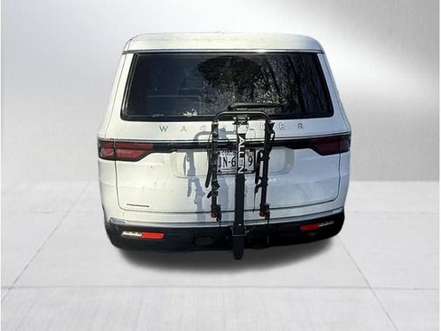 Used 2023 Jeep Wagoneer 4WD w/ Premium Group I image 4