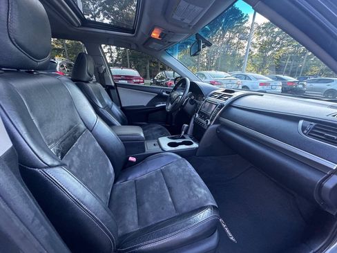 Used 2012 Toyota Camry SE w/ Leather Pkg FWD image 11