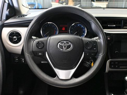 Used 2017 Toyota Corolla LE FWD image 11