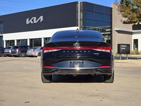 Used 2023 Hyundai Elantra Limited image 13