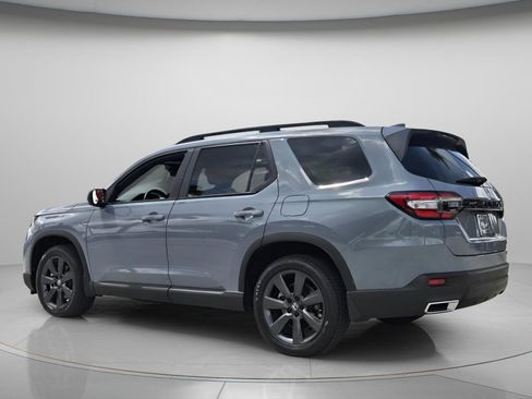 Certified 2025 Honda Pilot Sport image 8
