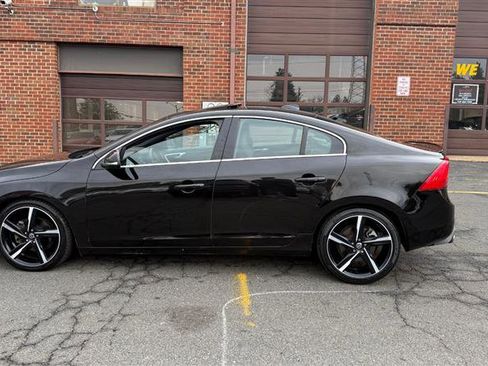 Used 2016 Volvo S60 T5 R-Design image 17