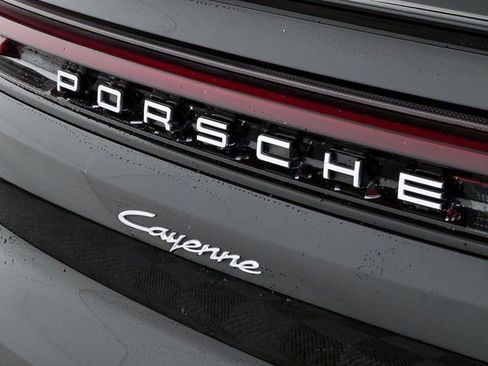 Certified 2024 Porsche Cayenne Coupe image 40