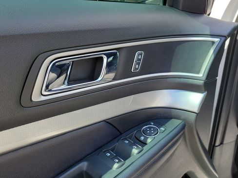 Used 2017 Ford Explorer XLT FWD image 20