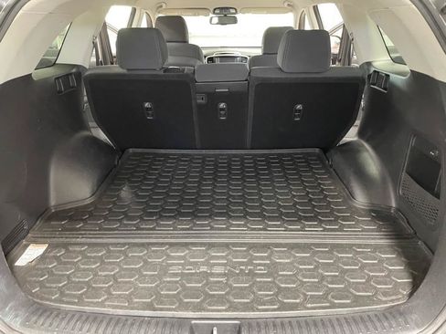 Used 2017 Kia Sorento FWD w/ LX Convenience Package image 16