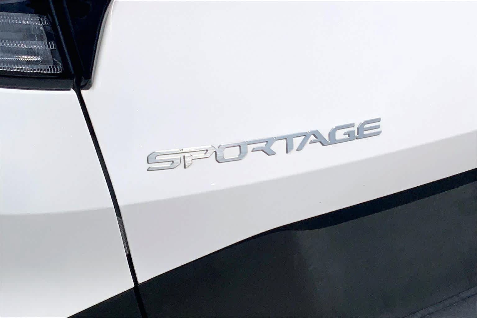 Used 2025 Kia Sportage EX FWD image 31