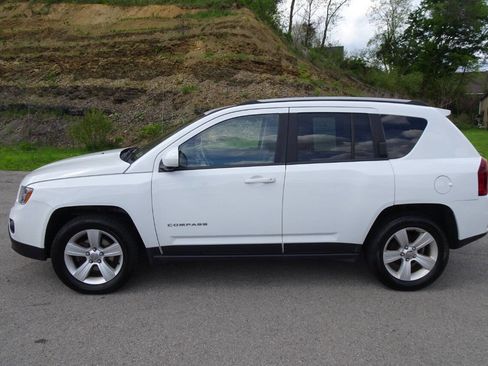 Used 2017 Jeep Compass Latitude AWD/4WD image 1