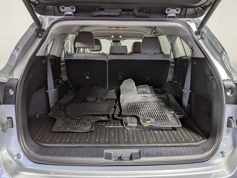 Used 2023 Toyota Highlander LE image 44