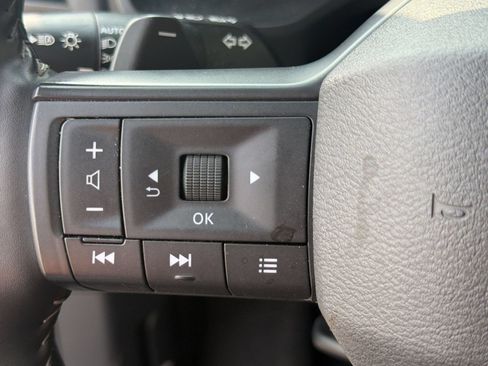 Used 2025 Nissan Rogue SV FWD image 16