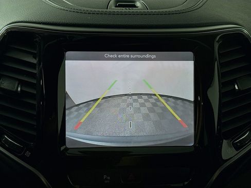 Used 2019 Jeep Cherokee Limited AWD/4WD image 9