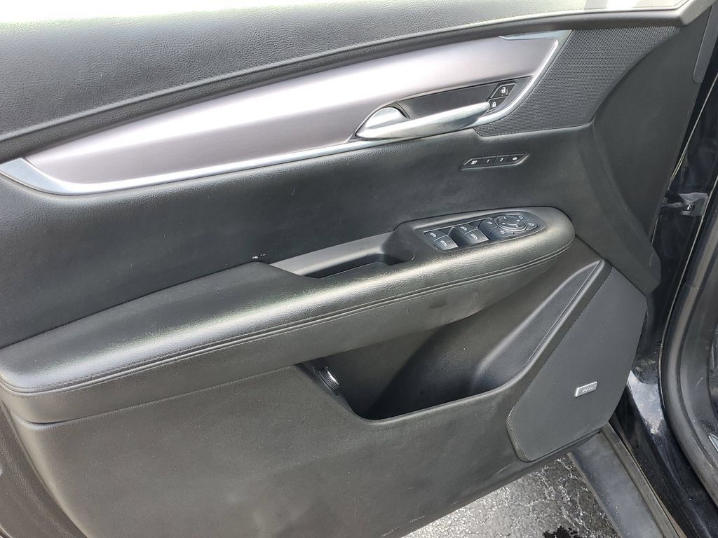 Used 2017 Cadillac XT5 Luxury w/ Driver Awareness Package FWD image 17