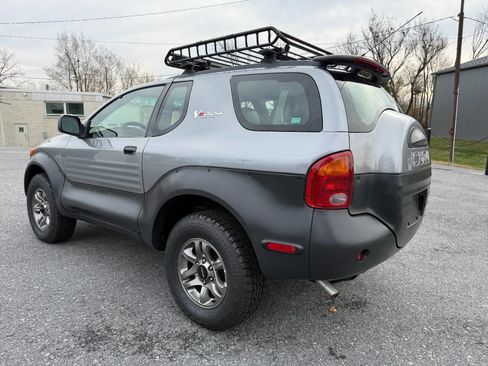 Used 2000 Isuzu VehiCROSS image 3