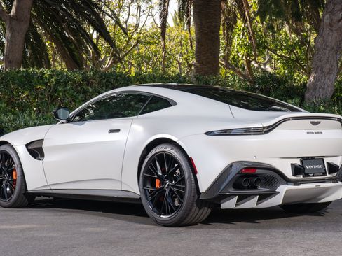 Used 2021 Aston Martin V8 Vantage Coupe image 4