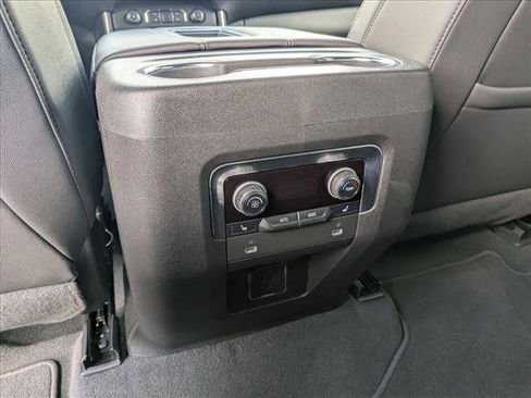 Used 2022 Chevrolet Tahoe Z71 w/ Z71 Off-Road Package AWD/4WD image 16