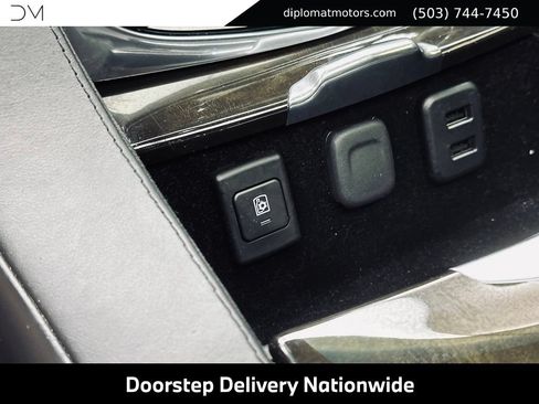 Used 2017 Cadillac Escalade ESV Platinum AWD/4WD image 43