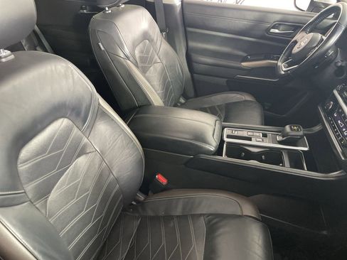 Used 2022 Nissan Pathfinder Platinum w/ Lighting Package (N92) image 25