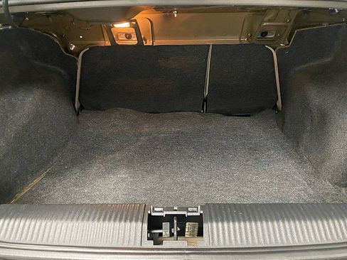 Used 2010 Ford Focus SE image 12