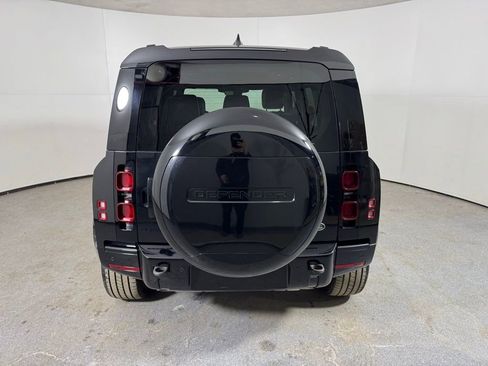 Used 2023 Land Rover Defender 110 X-Dynamic SE image 6