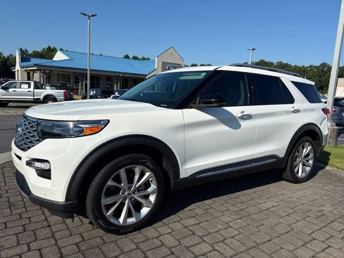 Certified 2023 Ford Explorer Platinum w/ Technology Package AWD/4WD image 1