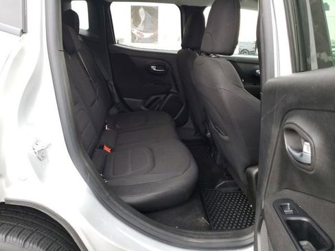 Used 2019 Jeep Renegade Latitude w/ Cold Weather Group image 27