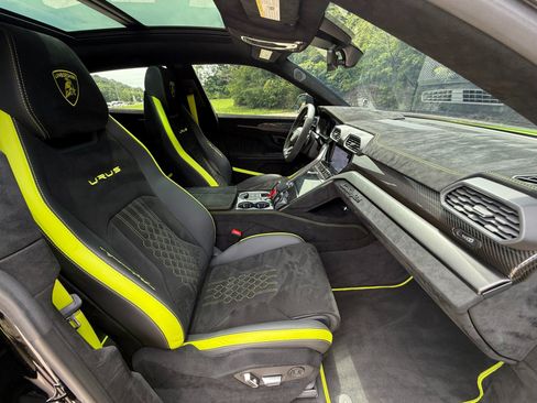 Used 2023 Lamborghini Urus Performante AWD/4WD image 25
