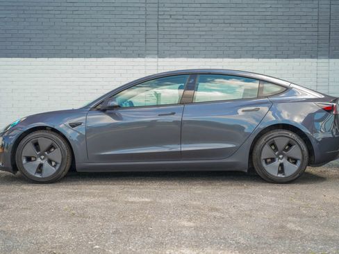 Used 2022 Tesla Model 3 Standard Range RWD image 8