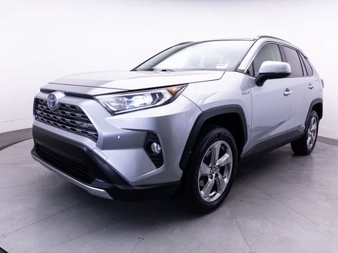 Used 2019 Toyota RAV4 Limited w/ Carpet Mat Package AWD/4WD image 15